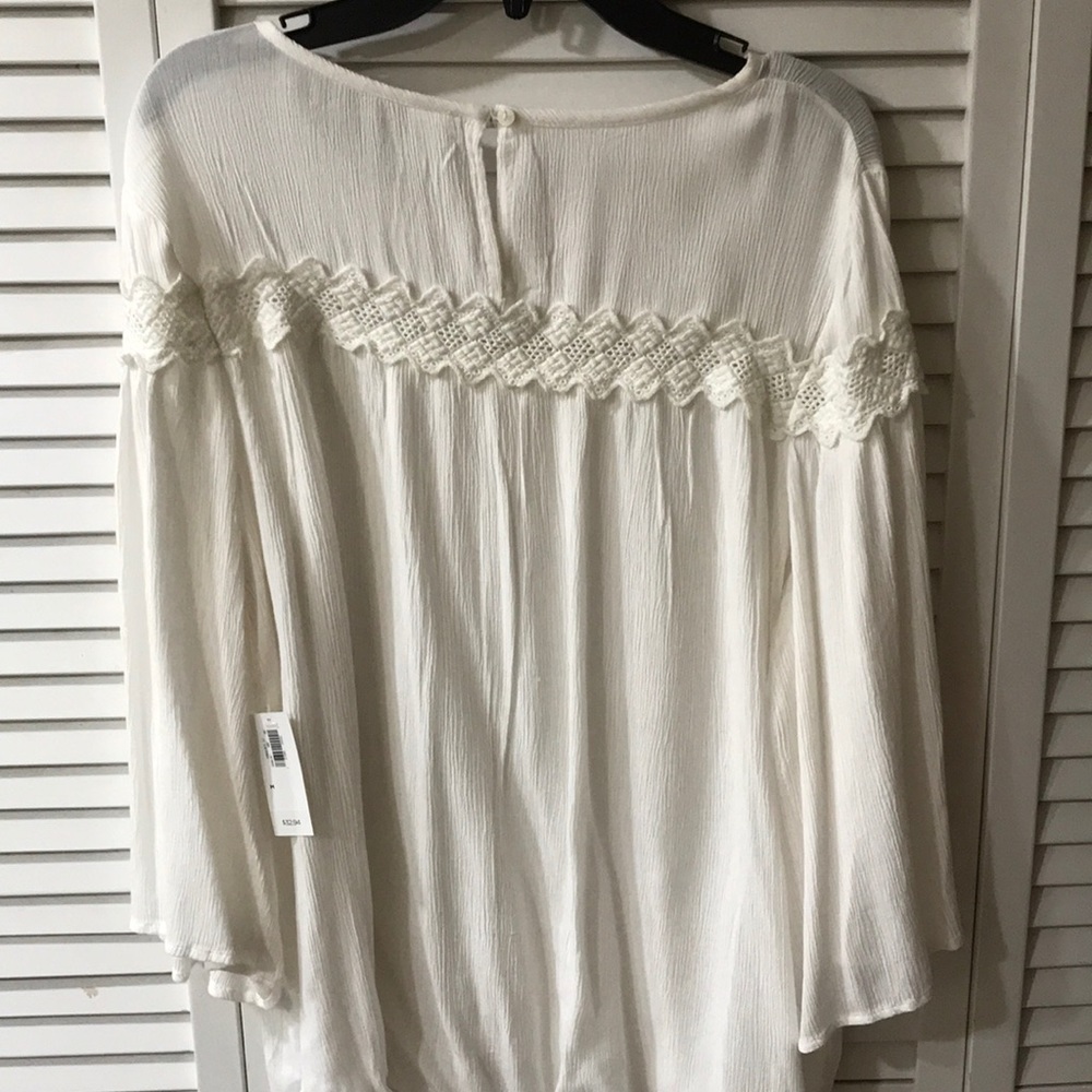 White, quarter sleeve top - Picture 2 of 2